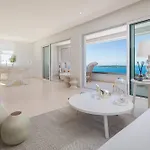 Villa Luxury Glamour Near With Pool And Sauna