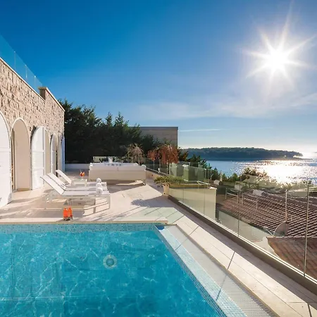 Villa Luxury Seafront Glamour With Private Pool, Sauna And Gym At The In