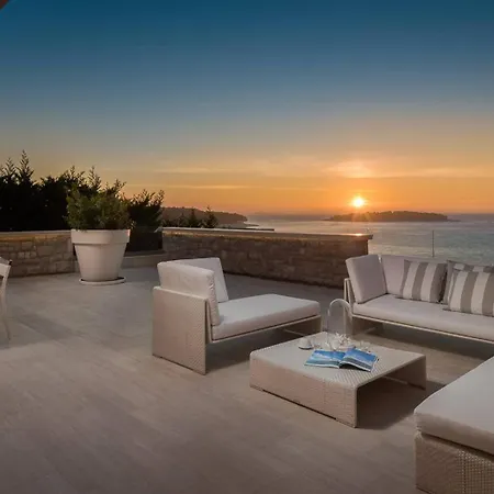 Luxury Glamour Near With Pool And Sauna
