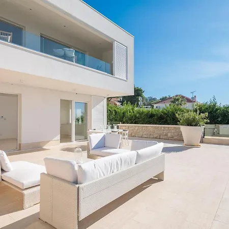 Luxury Seafront Glamour With Private Pool, Sauna And Gym At The In Villa