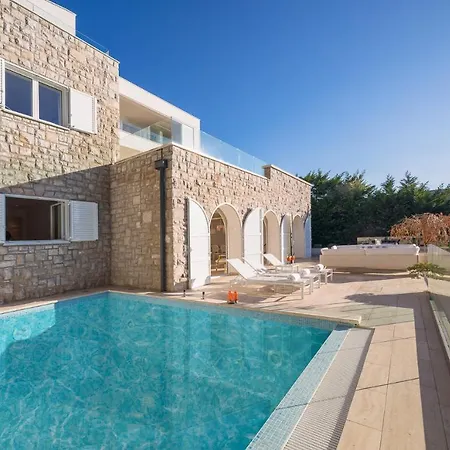 Luxury Seafront Glamour With Private Pool, Sauna And Gym At The In Villa