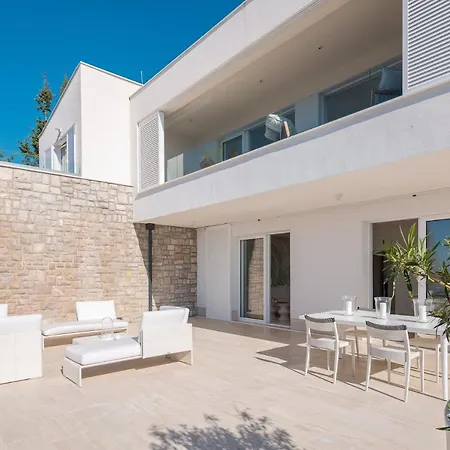 Luxury Seafront Glamour With Private Pool, Sauna And Gym At The In