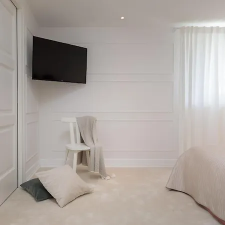 Luxury Seafront Glamour With Private Pool, Sauna And Gym At The In Villa *