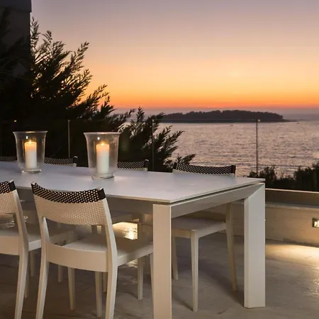 Luxury Seafront Glamour With Private Pool, Sauna And Gym At The In Villa *