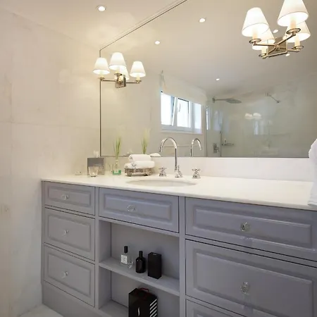 Villa Luxury Seafront Glamour With Private Pool, Sauna And Gym At The In *