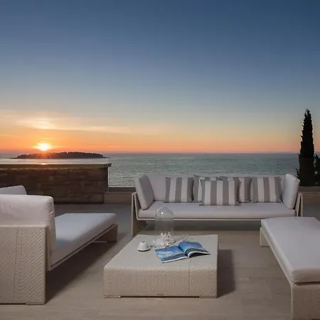 Villa Luxury Seafront Glamour With Private Pool, Sauna And Gym At The In *