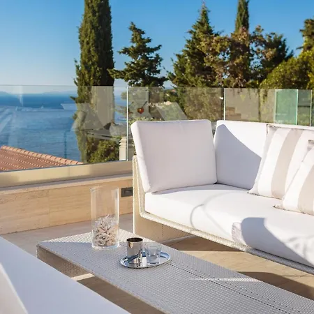 Villa Luxury Seafront Glamour With Private Pool, Sauna And Gym At The In