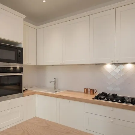 Villa Luxury Seafront Glamour With Private Pool, Sauna And Gym At The In