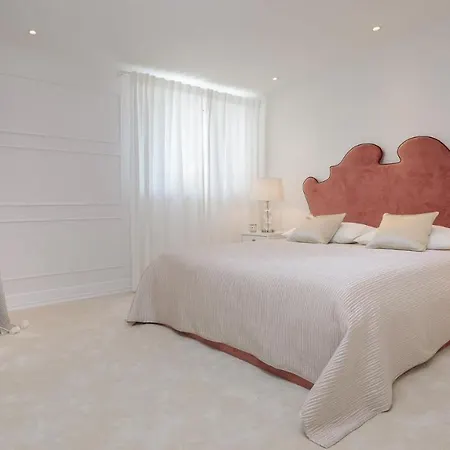 Villa Luxury Seafront Glamour With Private Pool, Sauna And Gym At The In