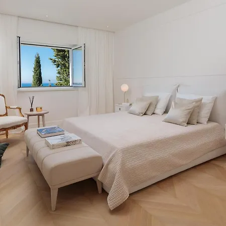 Villa Luxury Seafront Glamour With Private Pool, Sauna And Gym At The In *