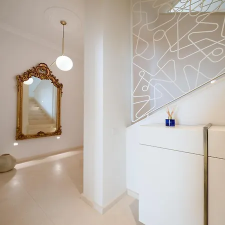 Villa Luxury Seafront Glamour With Private Pool, Sauna And Gym At The In