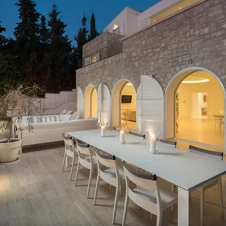 Villa Luxury Seafront Glamour With Private Pool, Sauna And Gym At The In