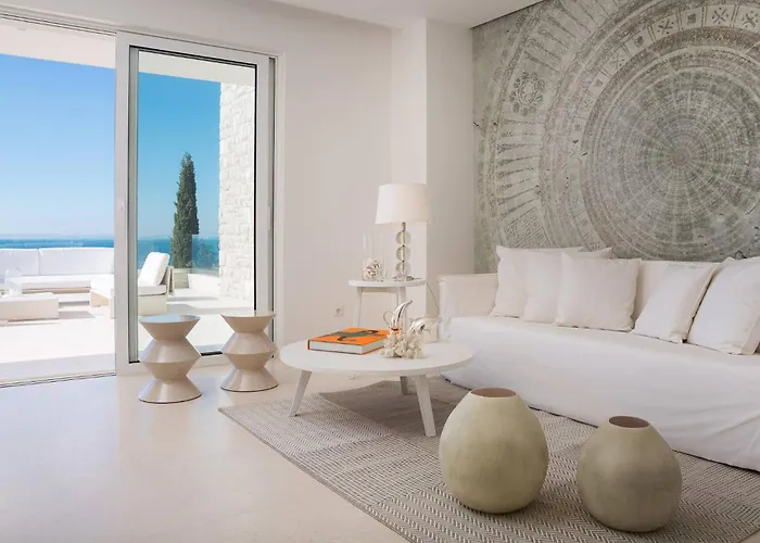 Luxury Seafront Glamour With Private Pool, Sauna And Gym At The In Villa *