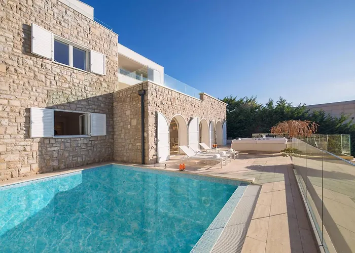 Luxury Seafront Glamour With Private Pool, Sauna And Gym At The In Villa