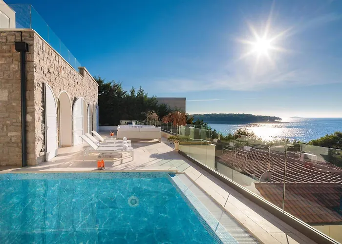 Villa Luxury Seafront Glamour With Private Pool, Sauna And Gym At The In