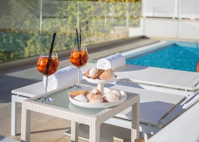 Villa Luxury Seafront Glamour With Private Pool, Sauna And Gym At The In