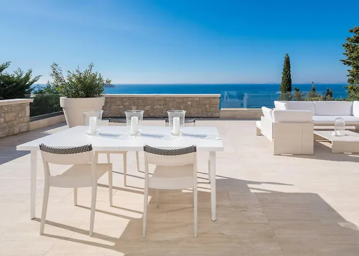 Villa Luxury Seafront Glamour With Private Pool, Sauna And Gym At The In