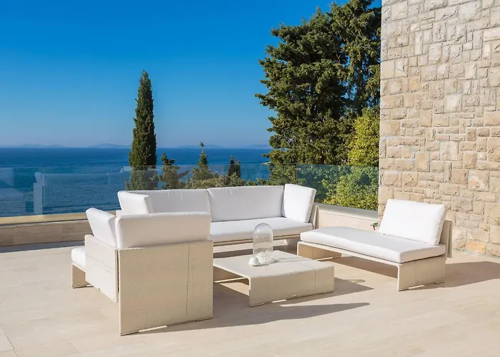 Villa Luxury Seafront Glamour With Private Pool, Sauna And Gym At The In *