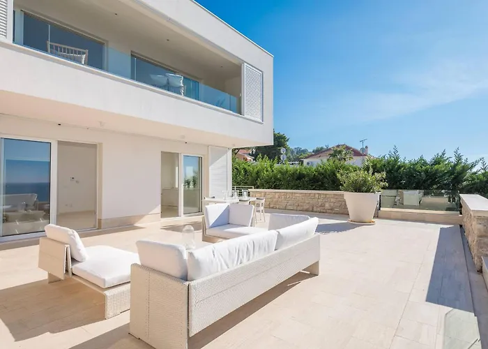 Luxury Seafront Glamour With Private Pool, Sauna And Gym At The In Villa