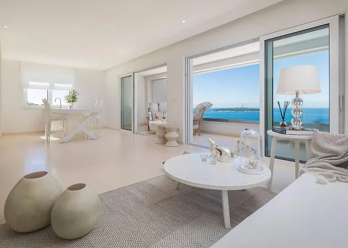 Villa Luxury Seafront Glamour With Private Pool, Sauna And Gym At The In