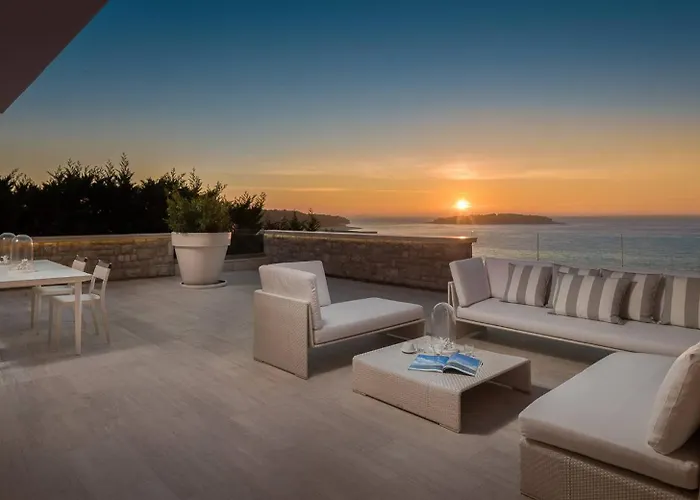 Luxury Seafront Glamour With Private Pool, Sauna And Gym At The In