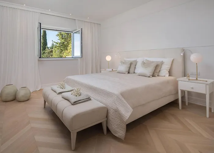 Luxury Seafront Glamour With Private Pool, Sauna And Gym At The In *