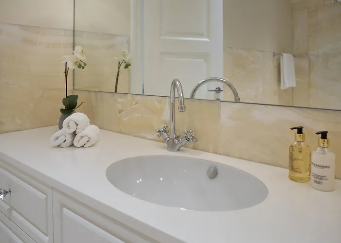 Luxury Seafront Glamour With Private Pool, Sauna And Gym At The In