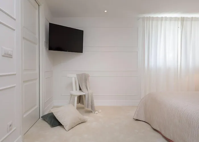 Luxury Seafront Glamour With Private Pool, Sauna And Gym At The In Villa