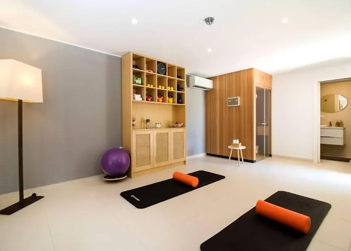 Villa Luxury Seafront Glamour With Private Pool, Sauna And Gym At The In *