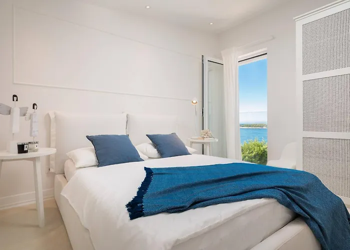 Villa Luxury Seafront Glamour With Private Pool, Sauna And Gym At The In