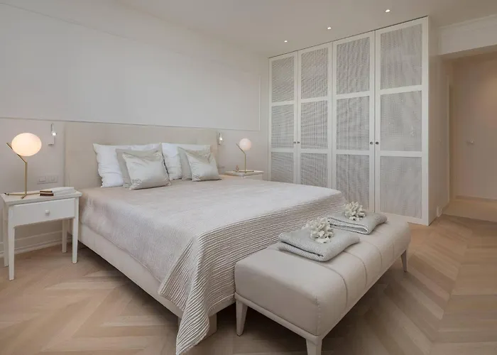 Villa Luxury Seafront Glamour With Private Pool, Sauna And Gym At The In *