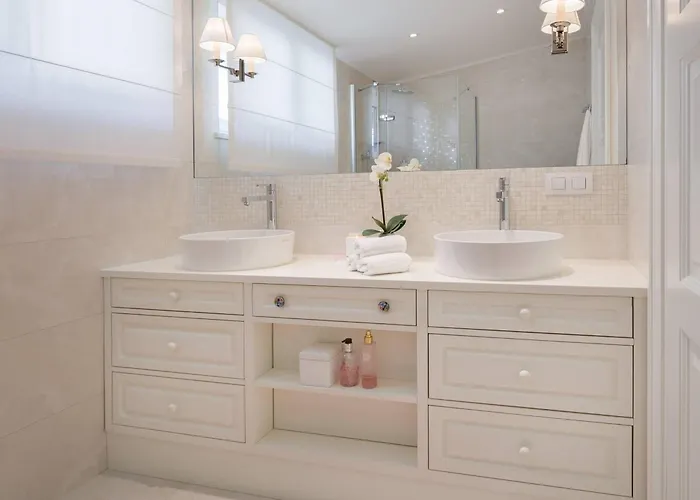 Luxury Seafront Glamour With Private Pool, Sauna And Gym At The In Villa