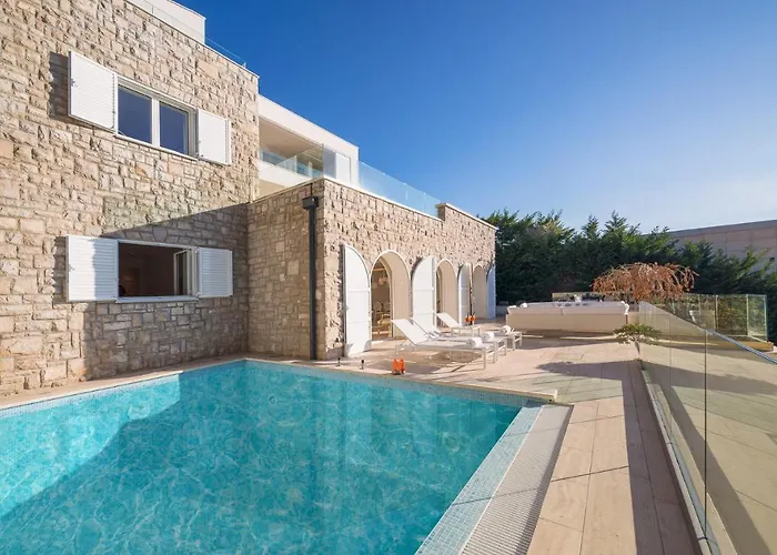 Luxury Seafront Glamour With Private Pool, Sauna And Gym At The In Villa