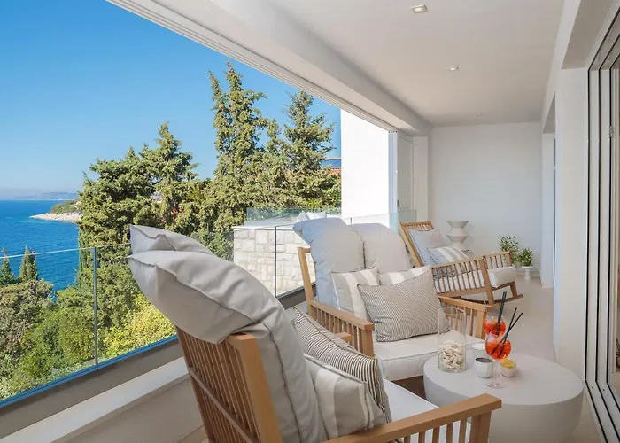 Luxury Seafront Glamour With Private Pool, Sauna And Gym At The In *