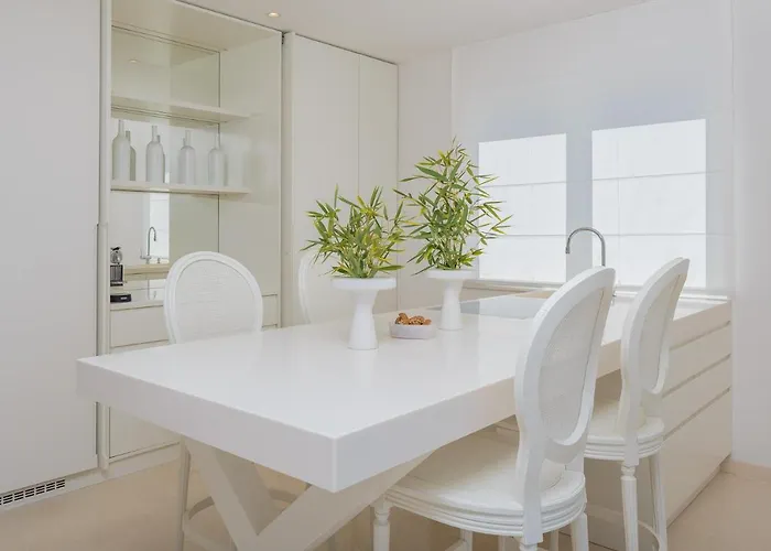 Luxury Seafront Glamour With Private Pool, Sauna And Gym At The In Villa *