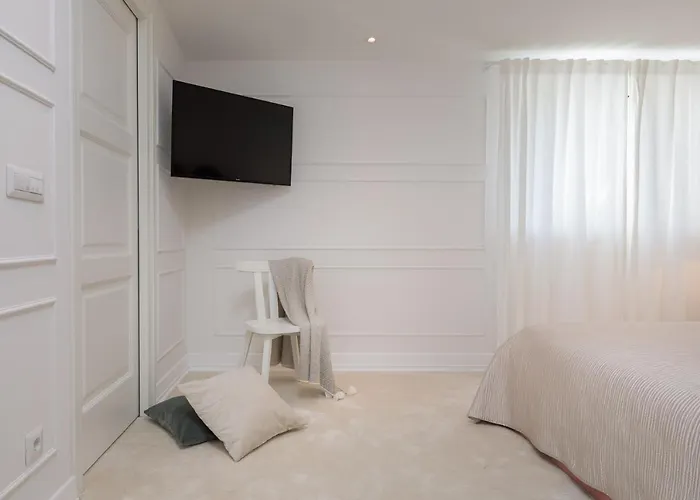 Luxury Seafront Glamour With Private Pool, Sauna And Gym At The In Villa *