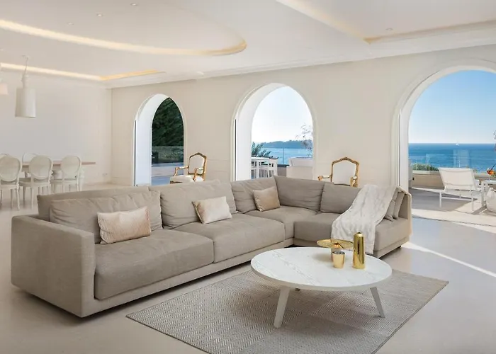 Villa Luxury Seafront Glamour With Private Pool, Sauna And Gym At The In