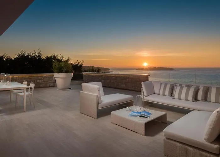 Luxury Seafront Glamour With Private Pool, Sauna And Gym At The In Villa