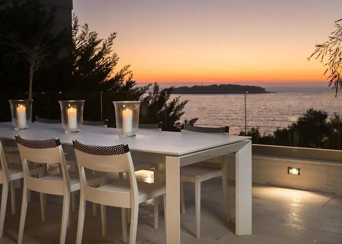 Luxury Seafront Glamour With Private Pool, Sauna And Gym At The In Villa *