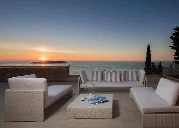 Villa Luxury Seafront Glamour With Private Pool, Sauna And Gym At The In *