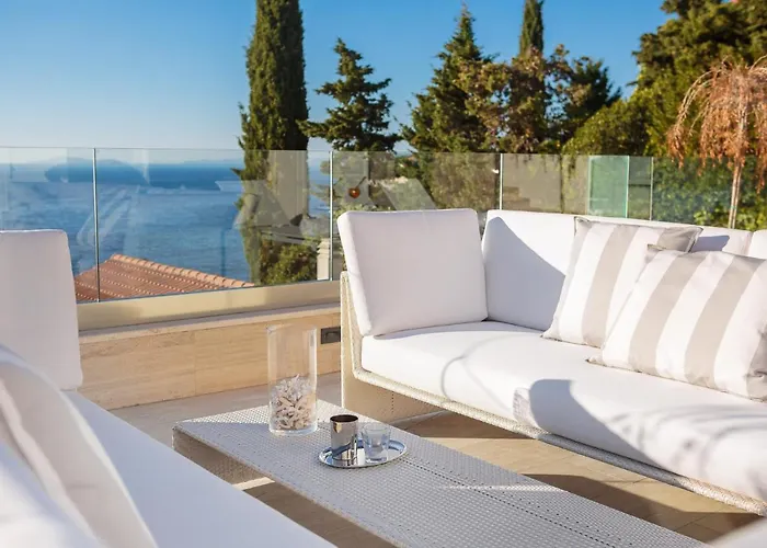 Villa Luxury Seafront Glamour With Private Pool, Sauna And Gym At The In