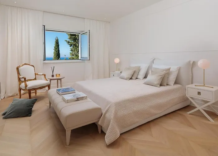 Villa Luxury Seafront Glamour With Private Pool, Sauna And Gym At The In *