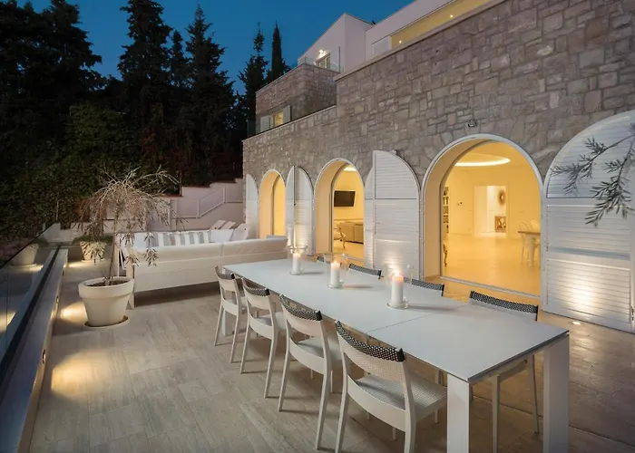 Villa Luxury Seafront Glamour With Private Pool, Sauna And Gym At The In